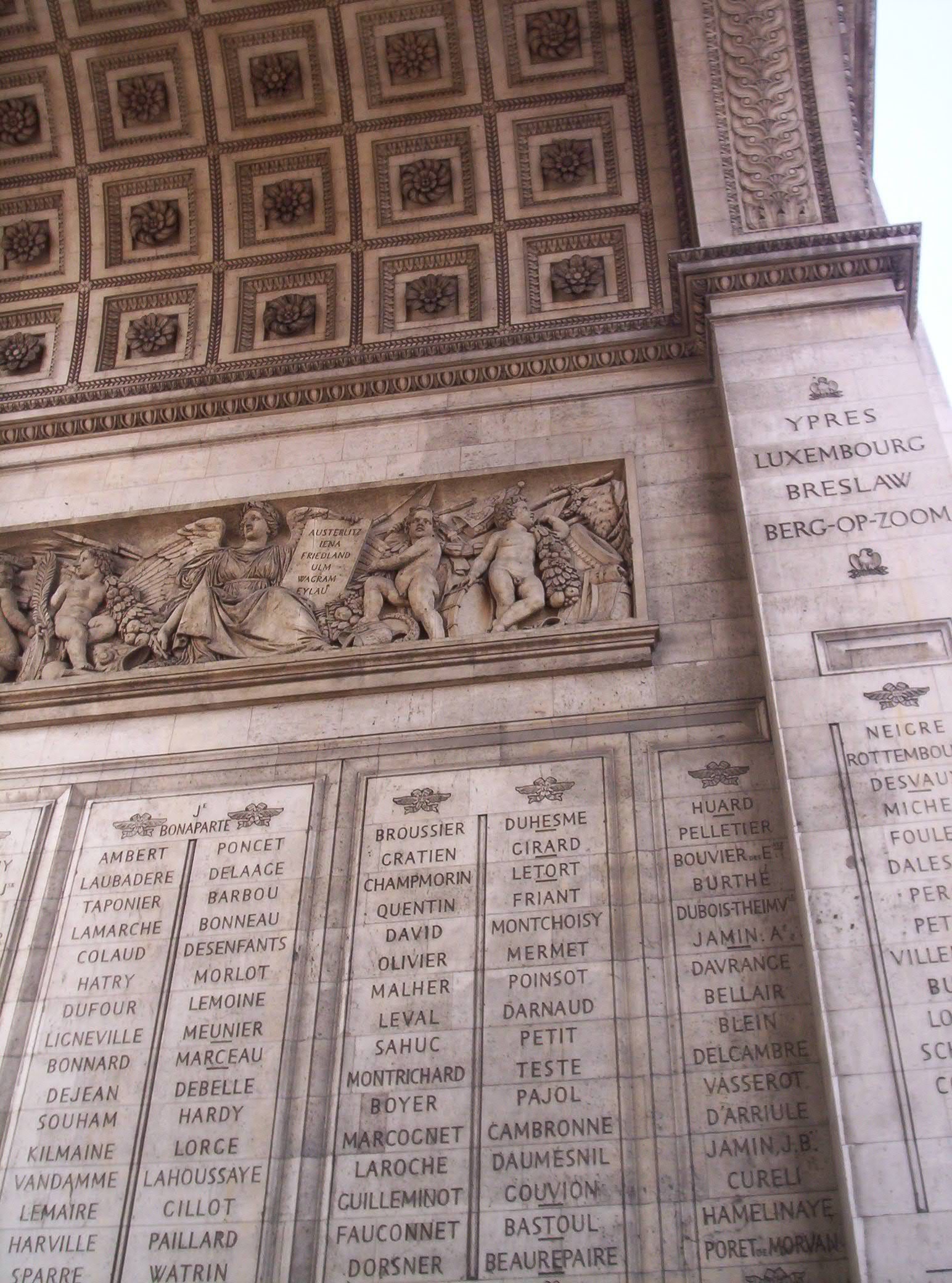 Arc de Triomphe nejvíce zblízka 2